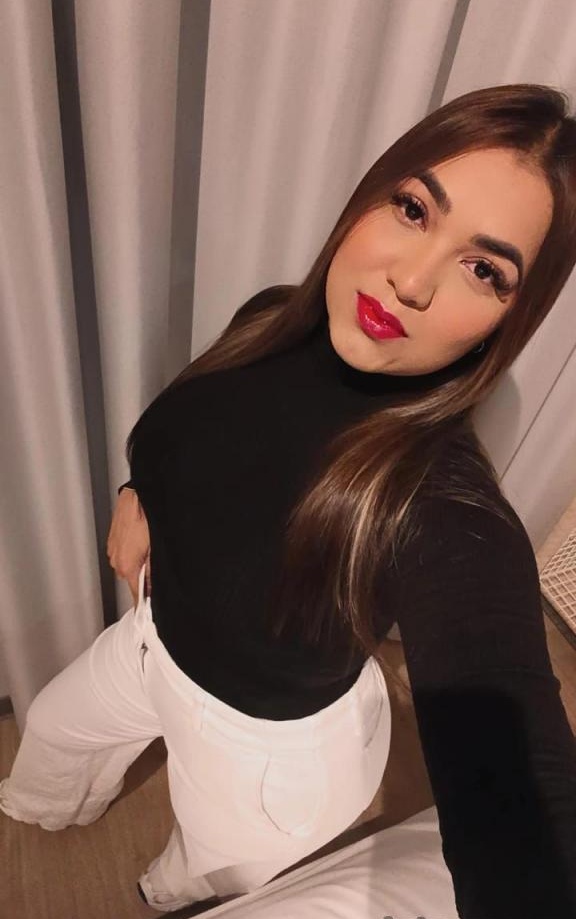 692419553 | NIKOL | Chica