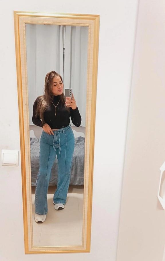 692419553 | NIKOL | Chica