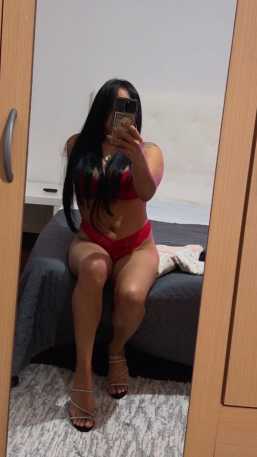 641605196 | MIA | Chica