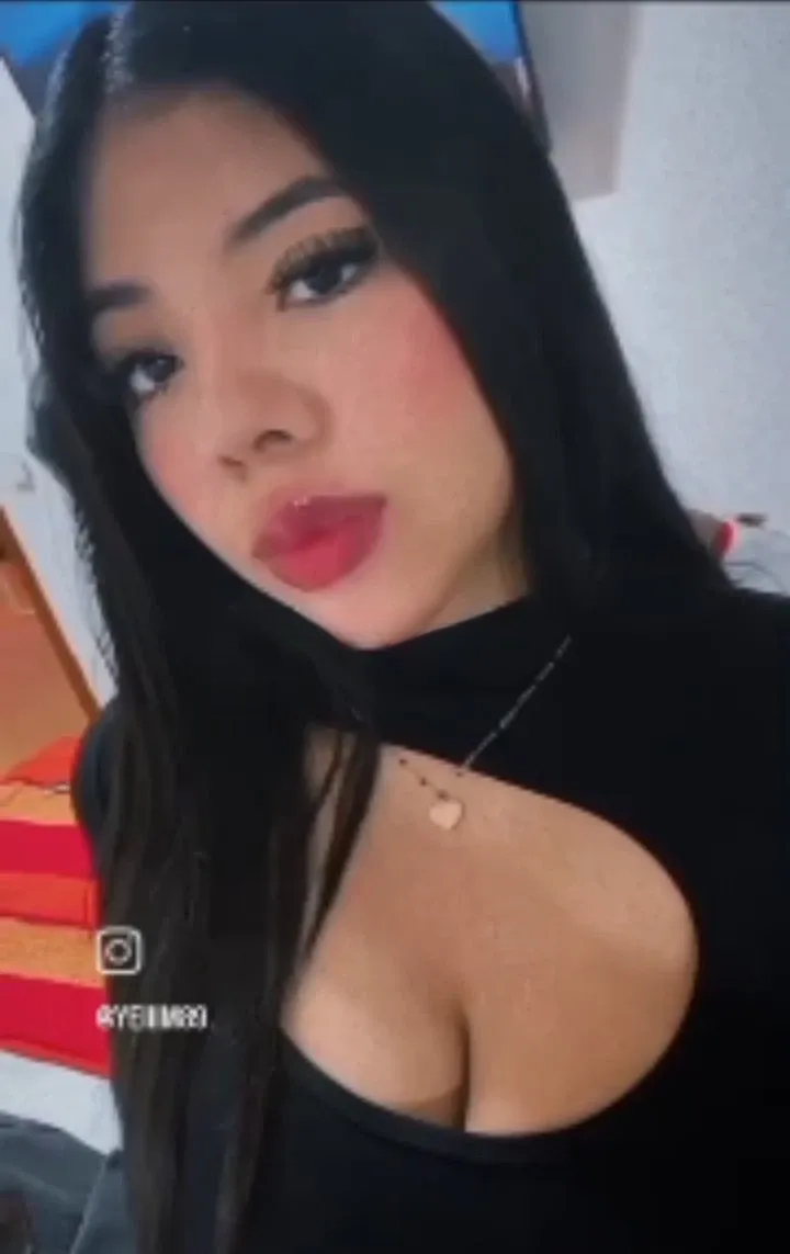 678744429 | CORINA | Chica