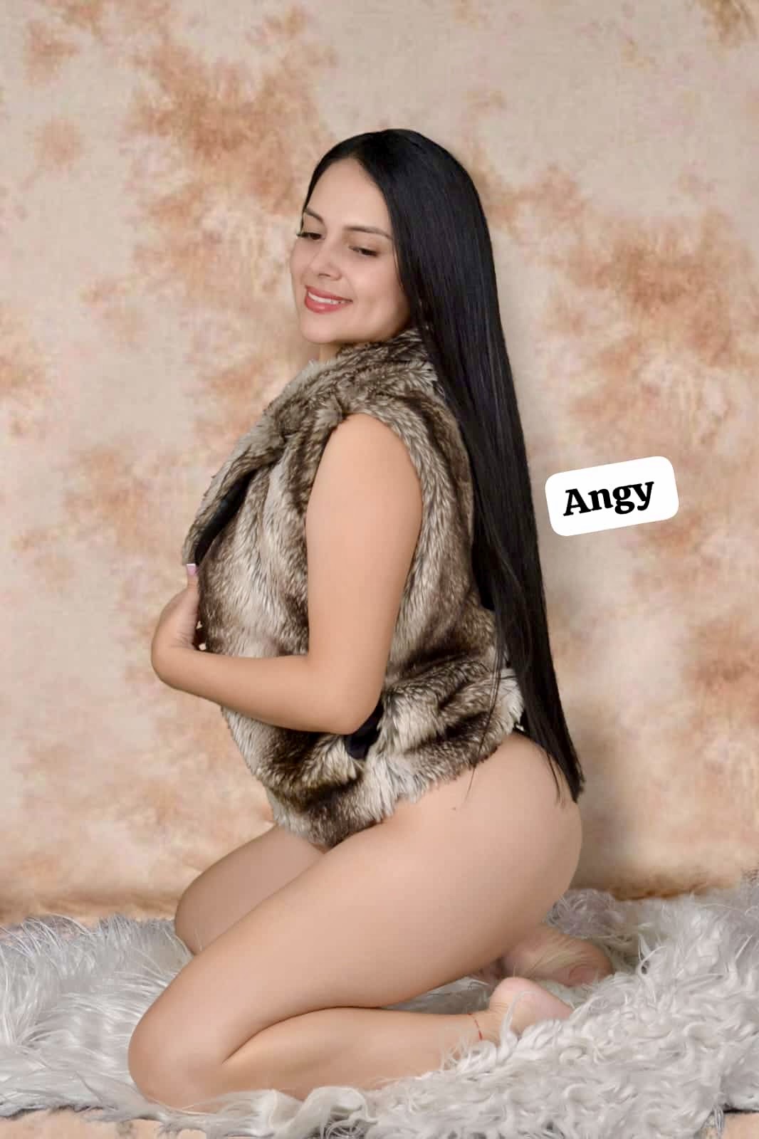 722702136 | DANIELA | Chica