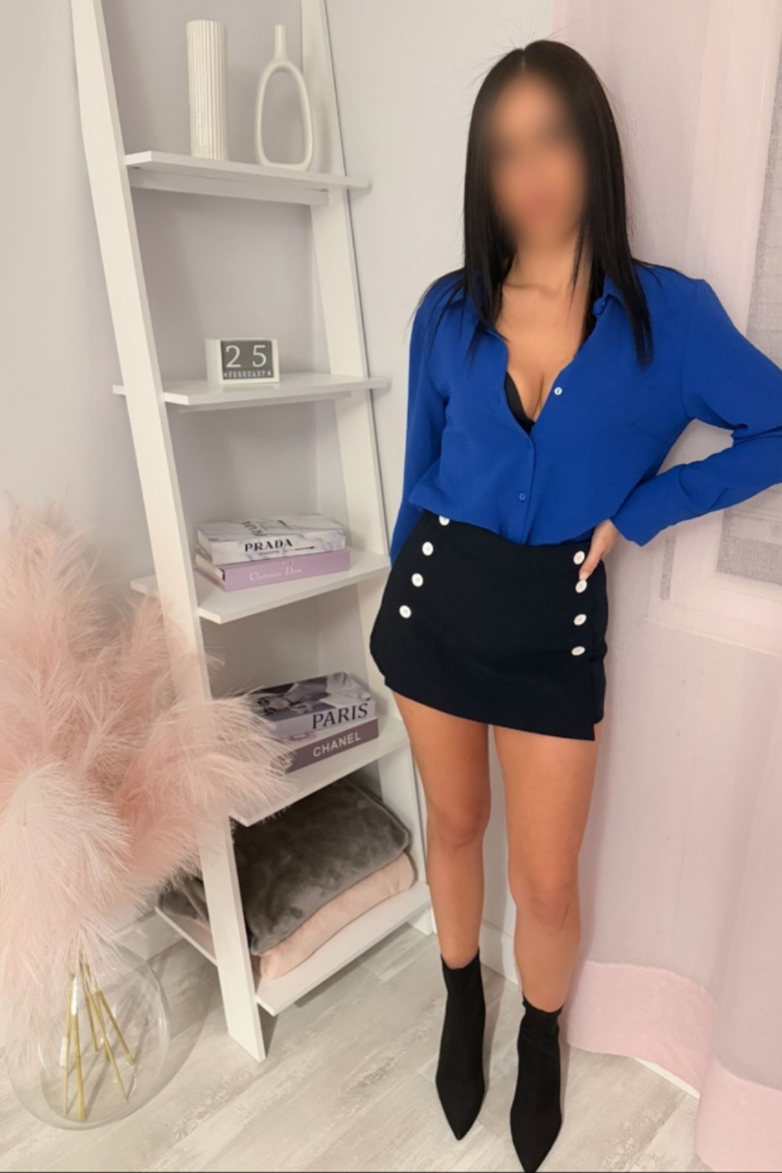 663463556 | BEA | Chica