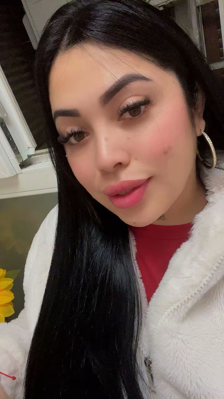 604240778 | LUNA | Chica