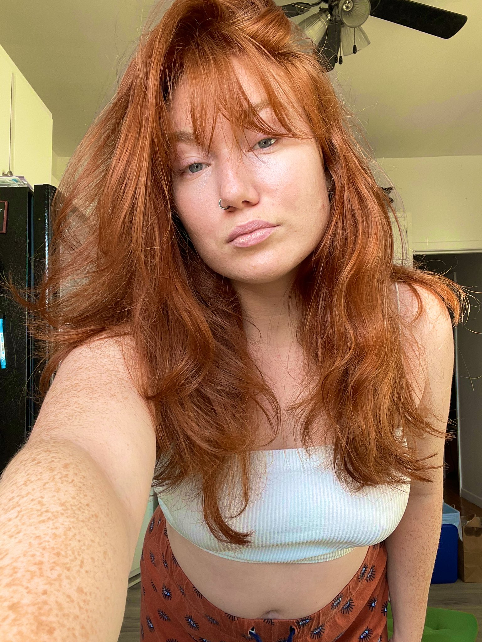 613384998 | NATHALIA | Chica