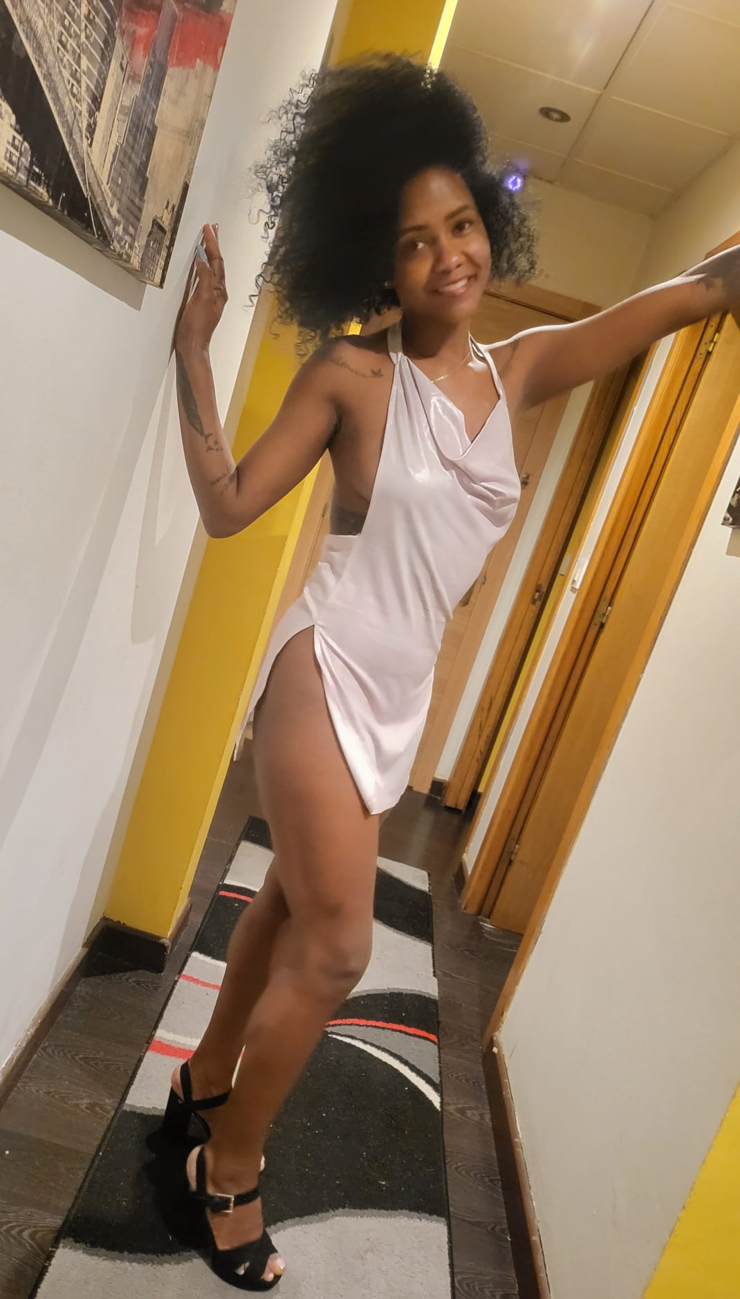 689462372 | THAIS | Escort