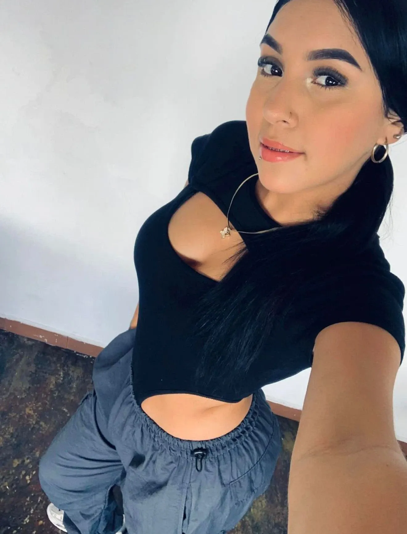 743063360 | Roxy | Chica