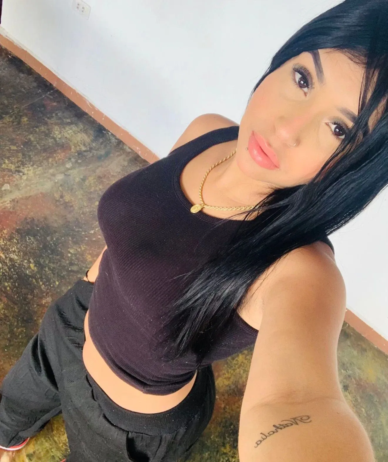 743063360 | Roxy | Chica