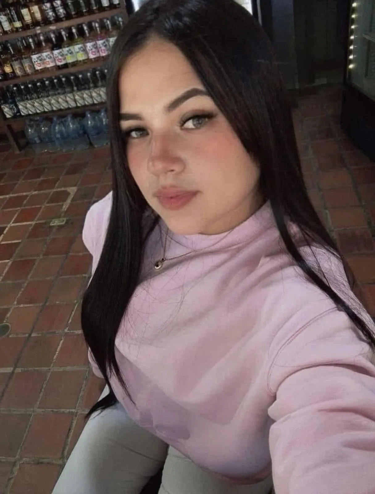 637221885 | Daniela | Chica