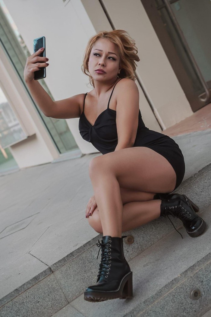 642504973 | SOFIA | Chica