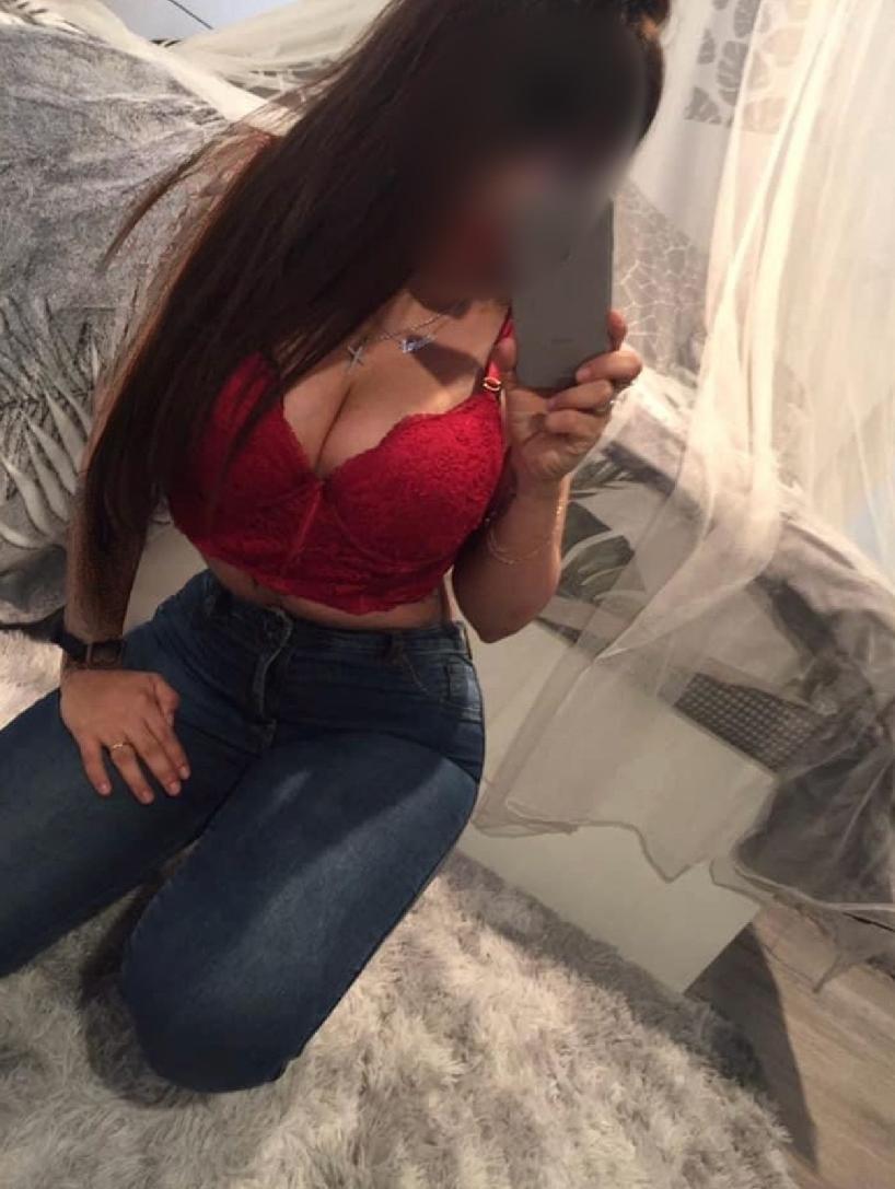 613885594 | LAURA | Chica