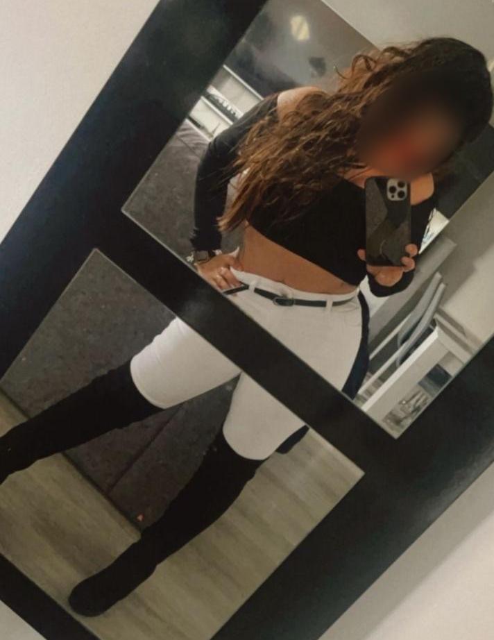 613885594 | LAURA | Chica