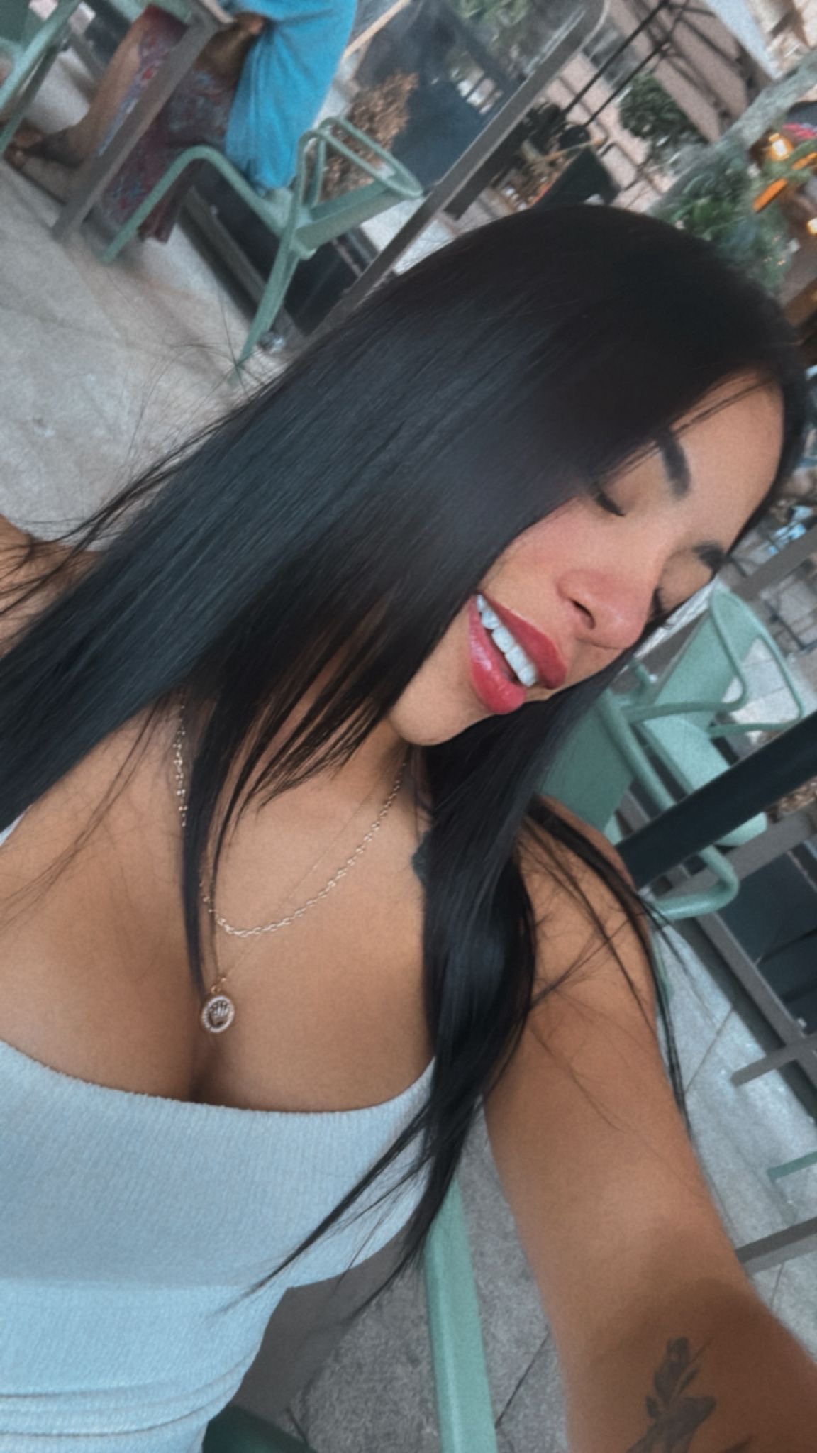 670917808 | VICKY | Puta