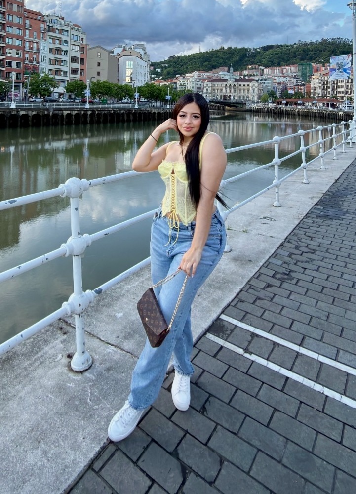 664236058 | ALANA | Puta