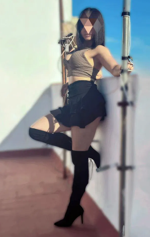 663927327 | LIZY | Puta