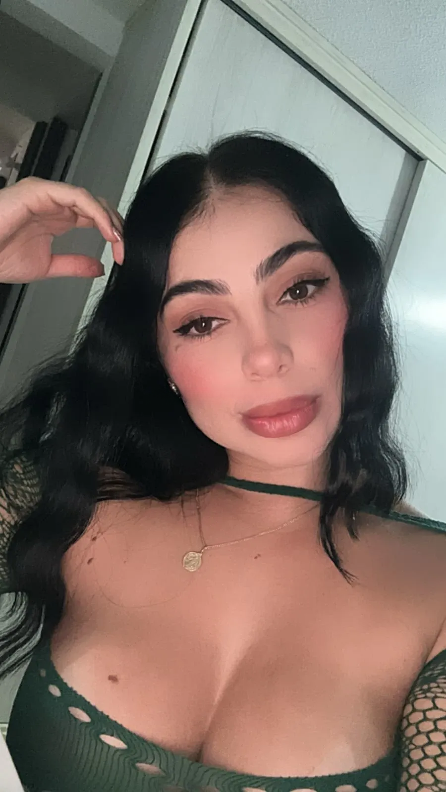 663072094 | ANGIE | Puta