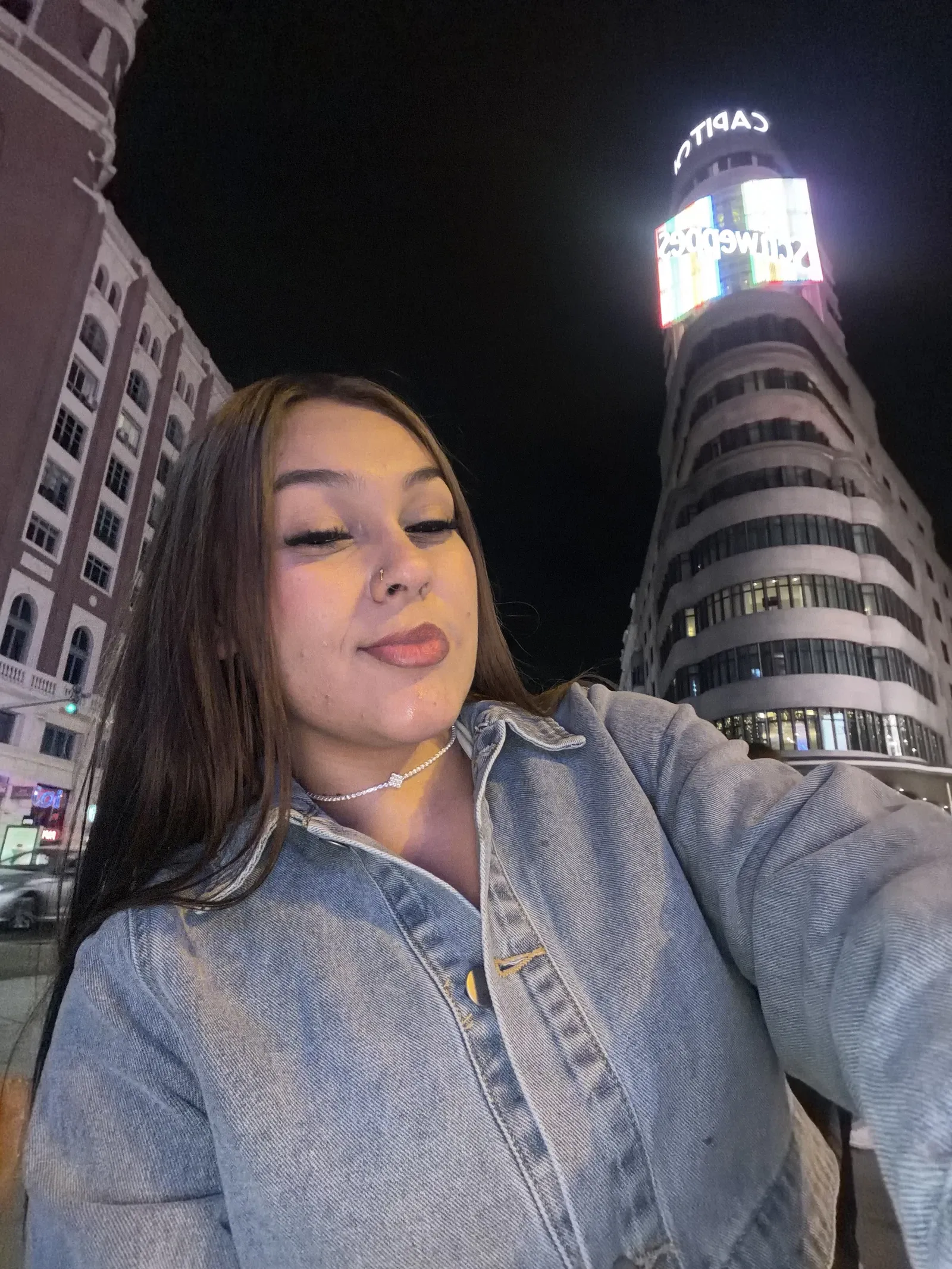 613541809 | Luna | Puta