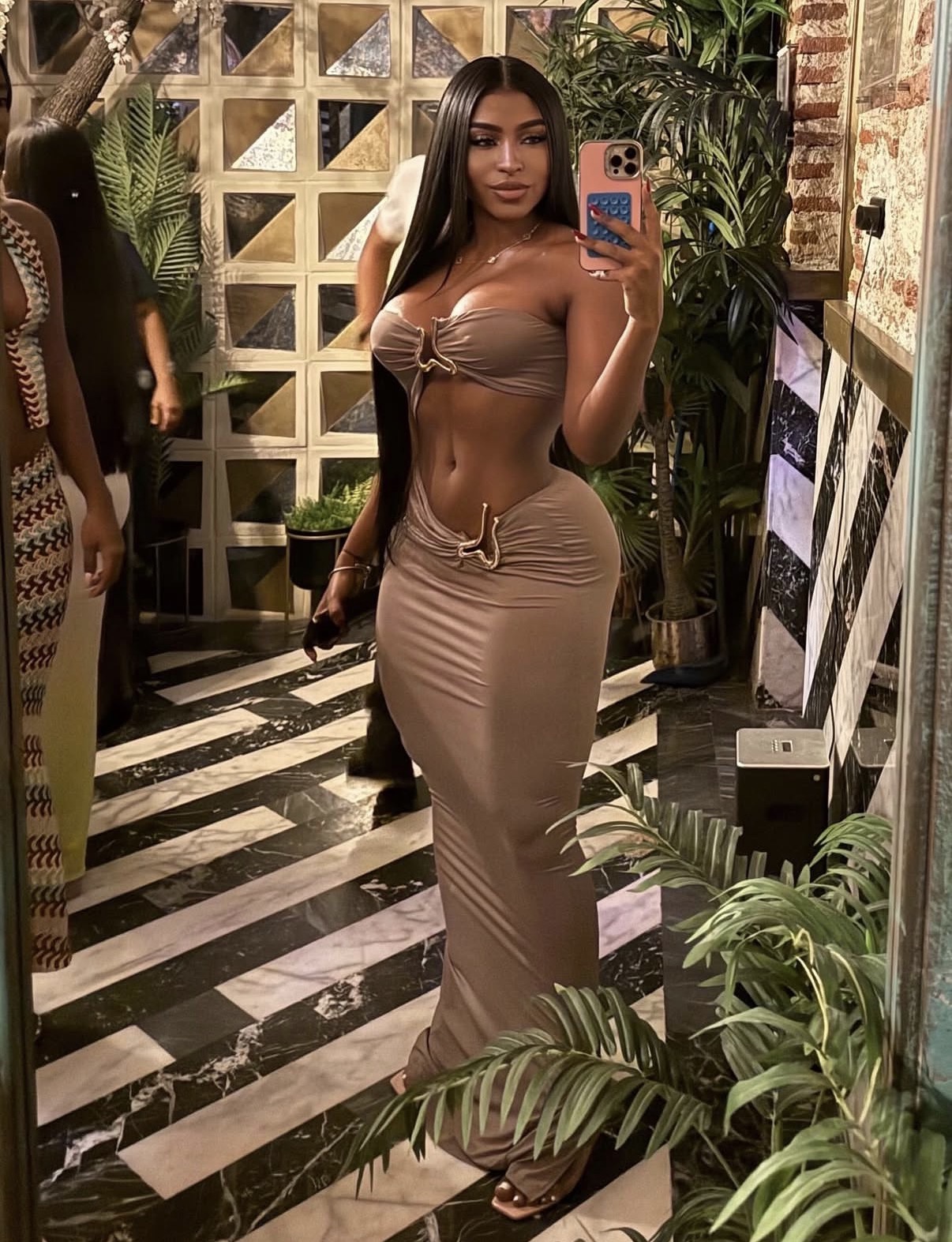 666305275 | CANDY | Escort