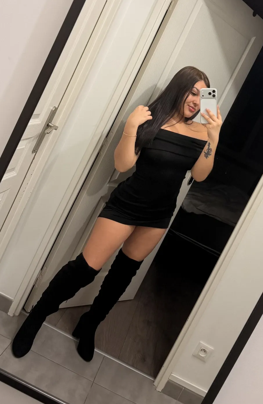 613541809 | Luna | Puta
