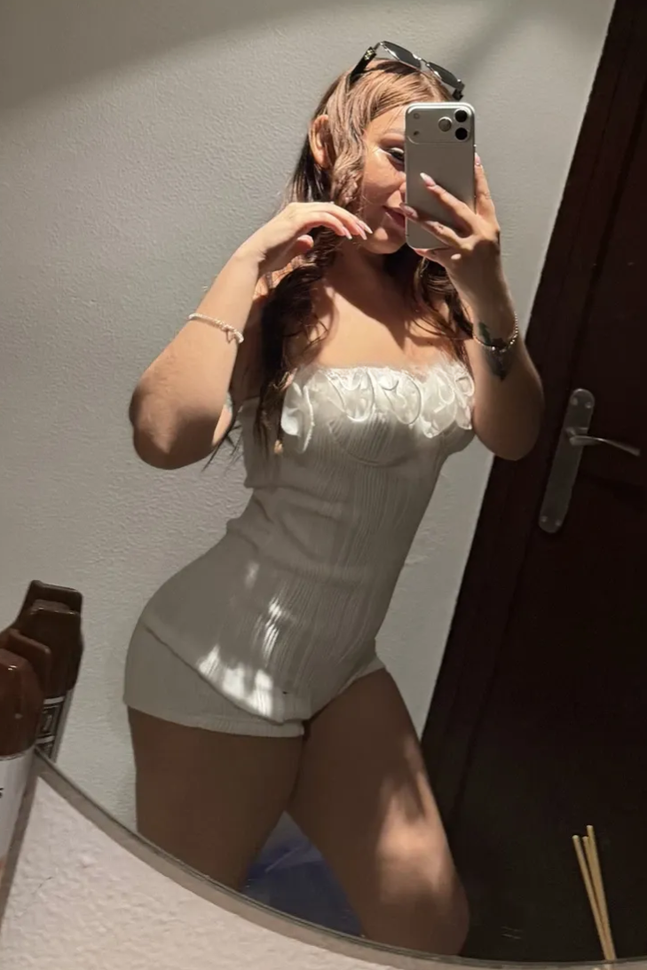 613541809 | Luna | Puta
