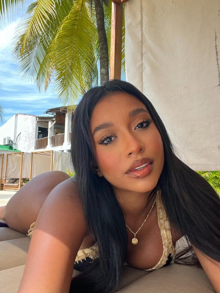624831535 | MIA | Puta