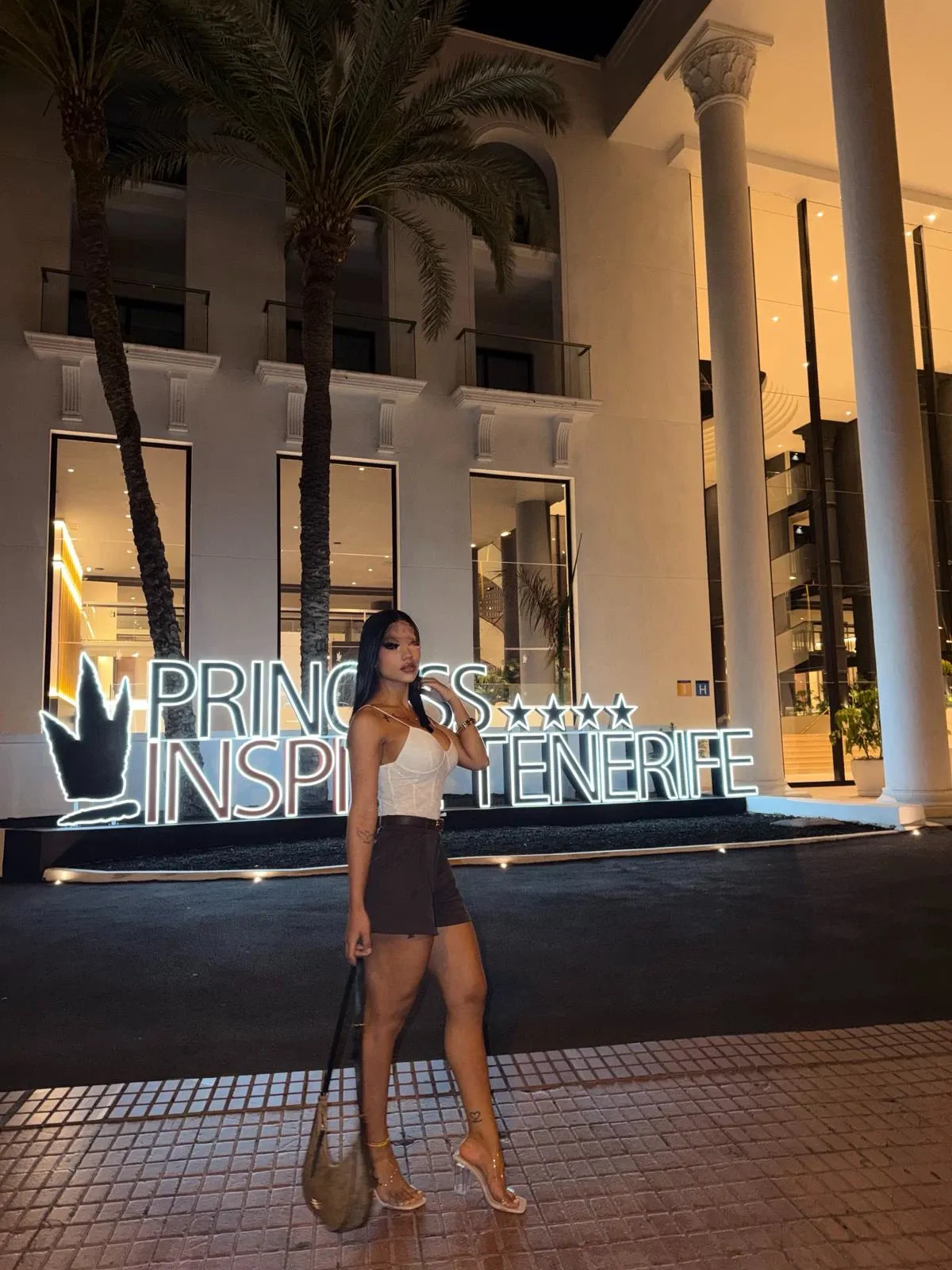661436730 | YENI | Escort