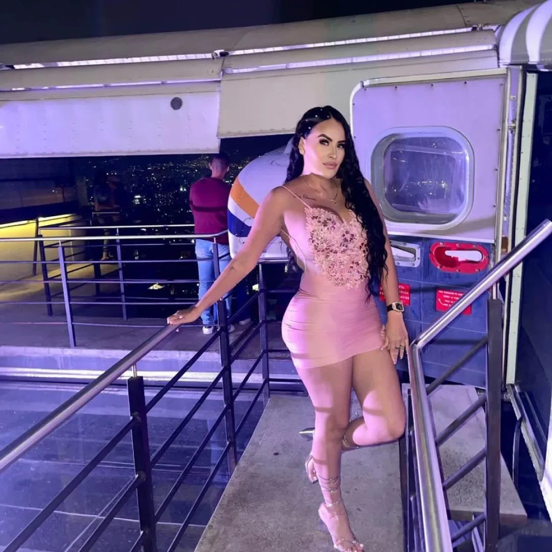655774820 | EVA | Chica