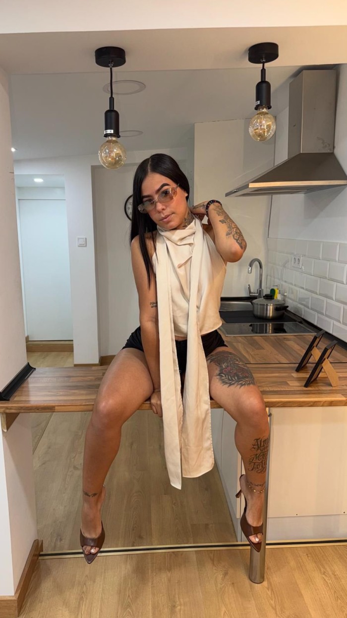 745046516 | MARIANA | Puta