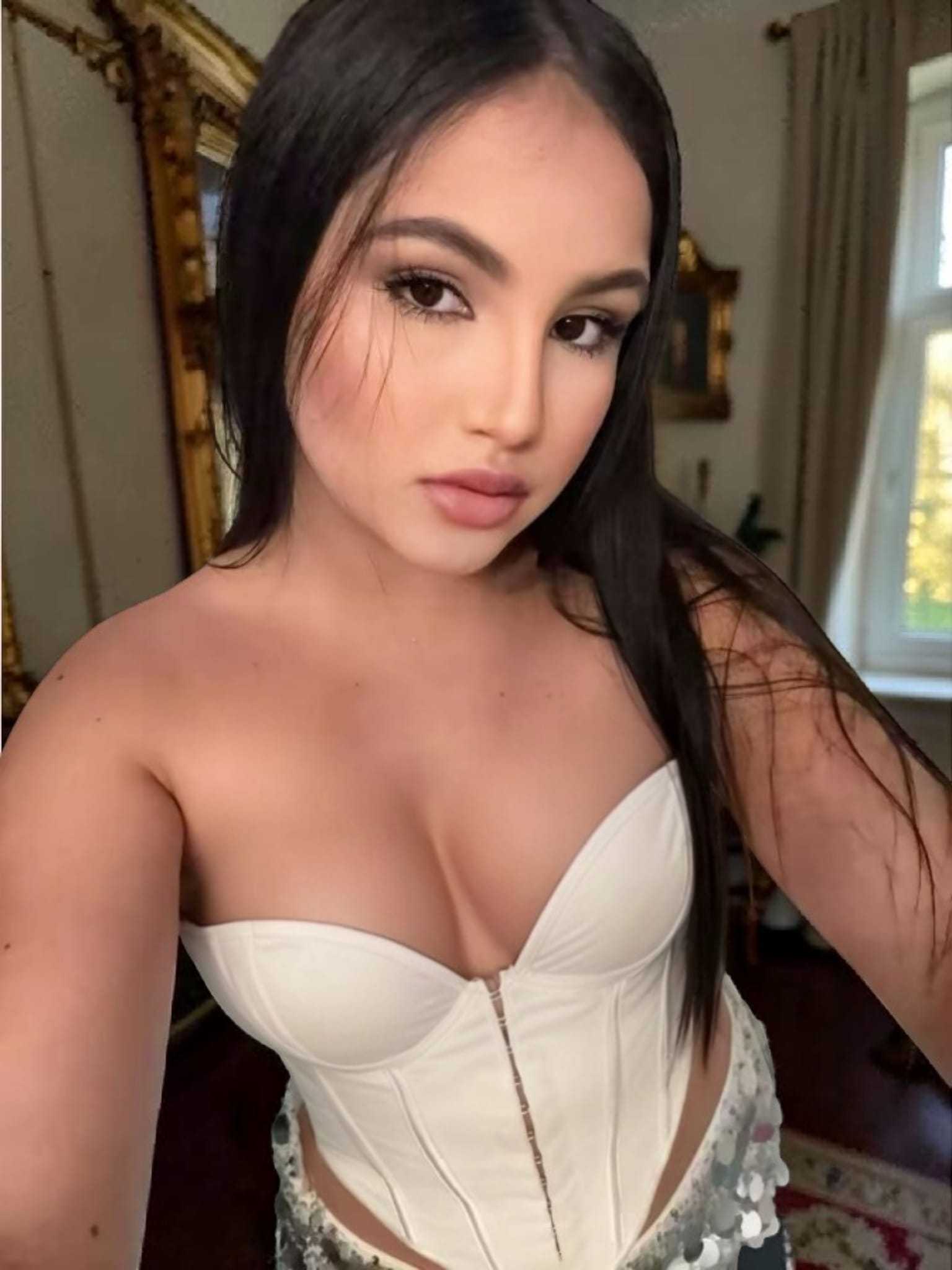 663199385 | VIOLETTA | Escort