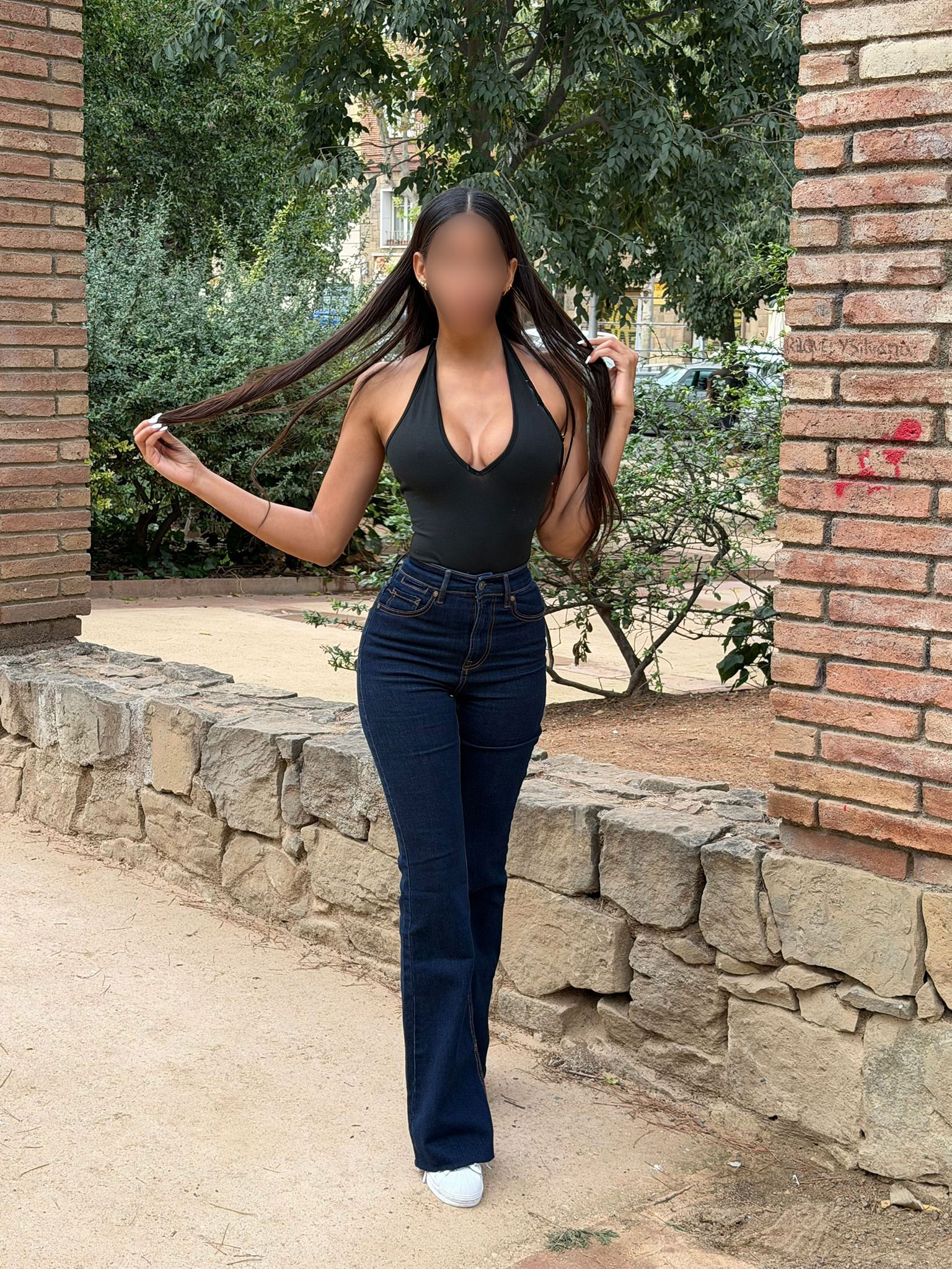 631736484 | AINOA | Escort
