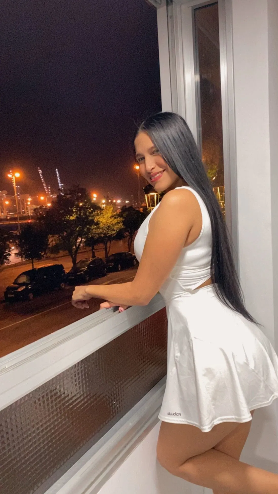 633183087 | Valentina | Puta