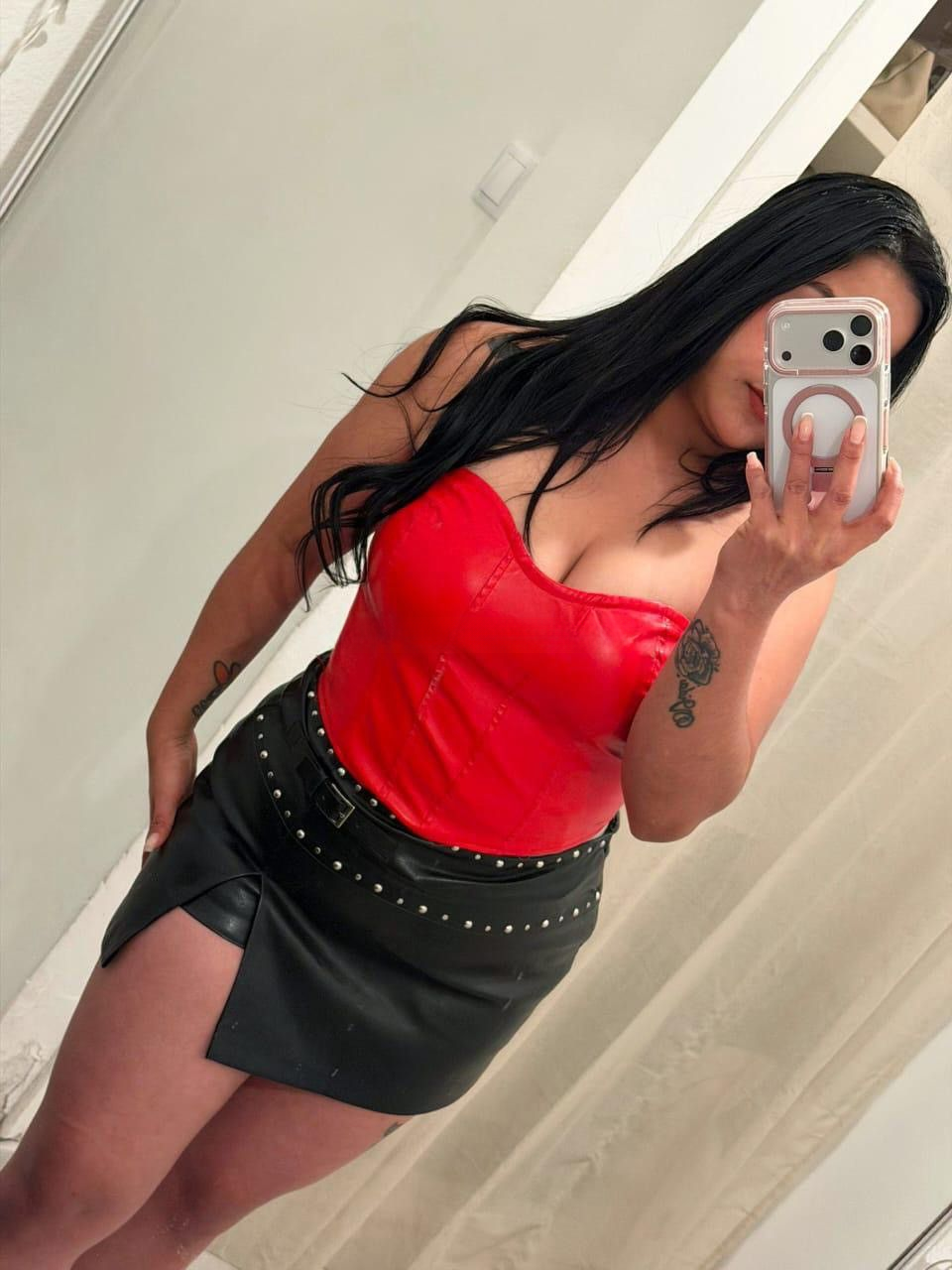 686213700 | SCARLET | Puta