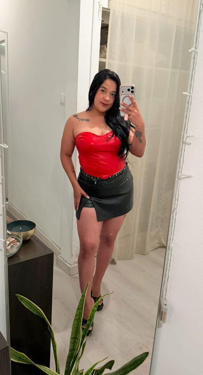 686213700 | SCARLET | Puta