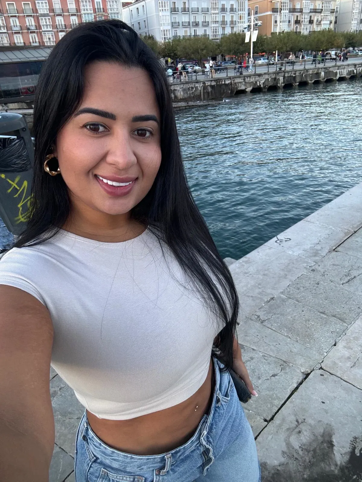 604046182 | JADE | Puta