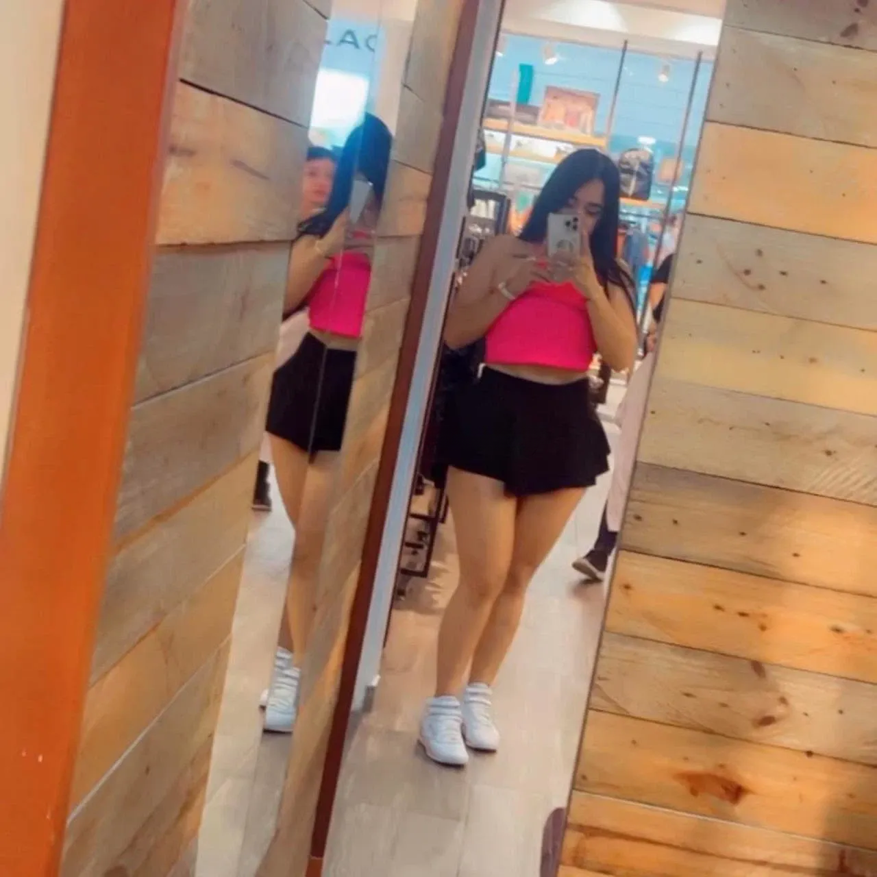 602689495 | CORAL | Escort