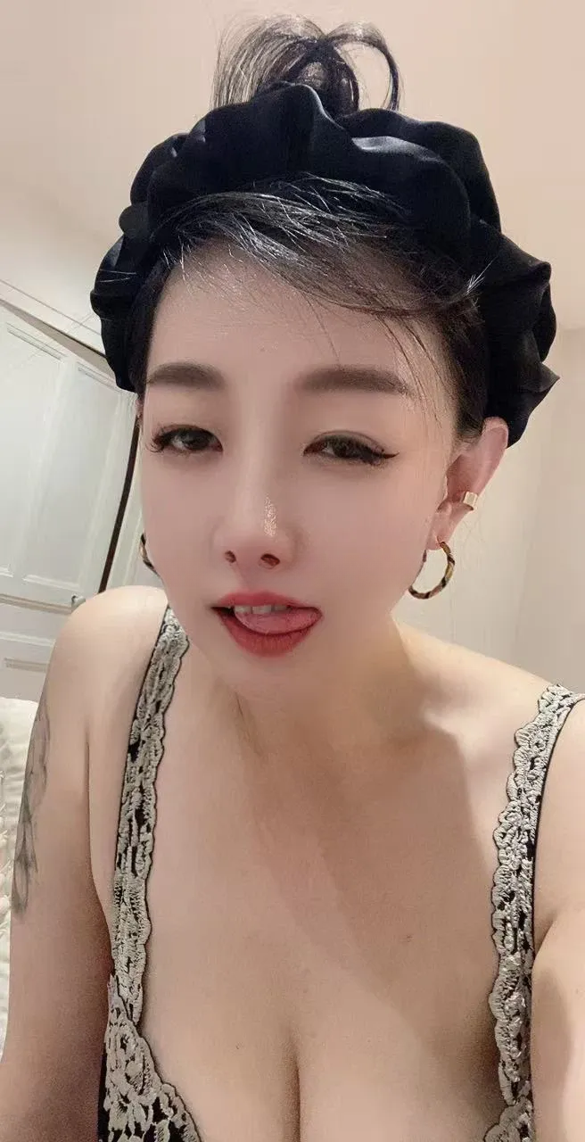 688005008 | Luna | Escort