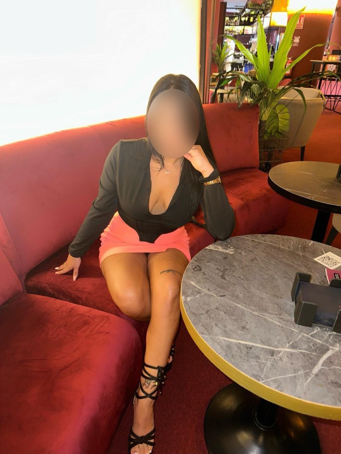 643431753 | ROSSELINE | Escort