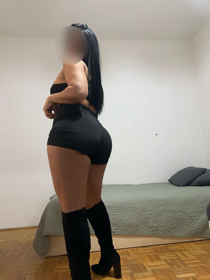 643431753 | ROSSELINE | Escort