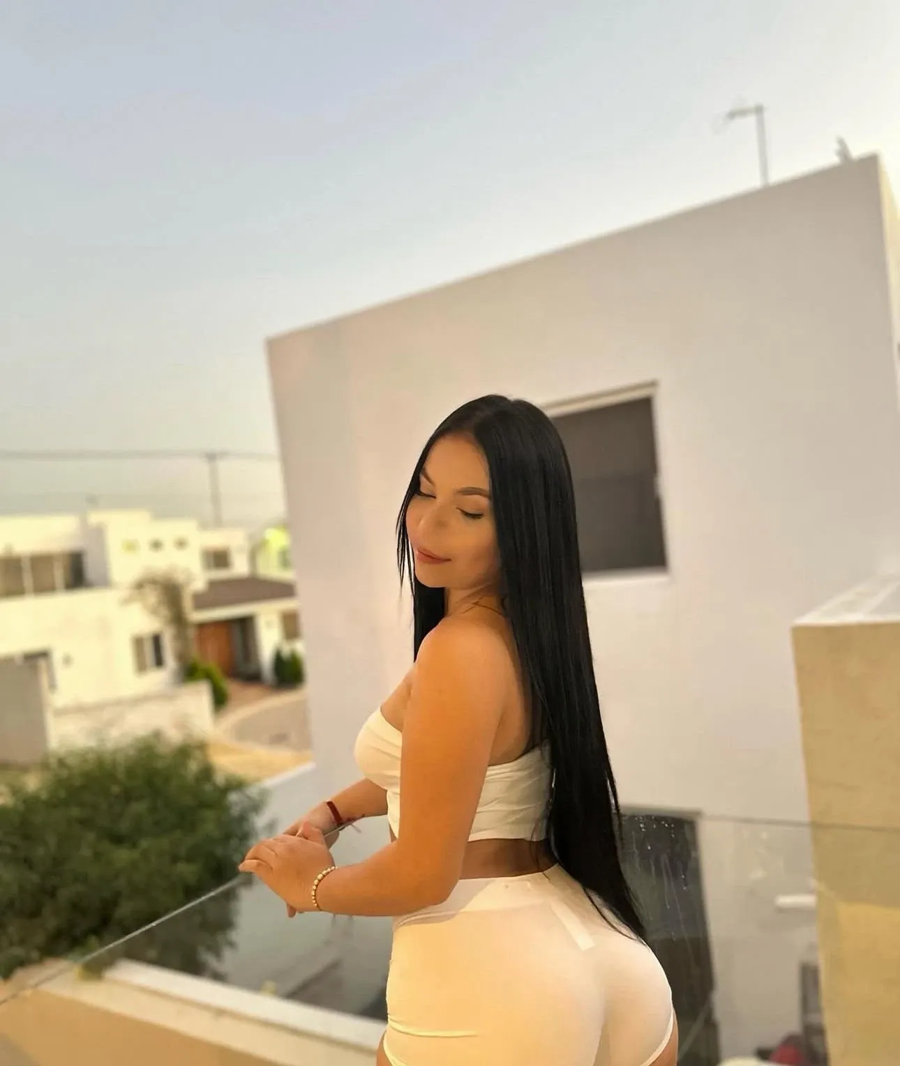 613881748 | ALICE | Puta