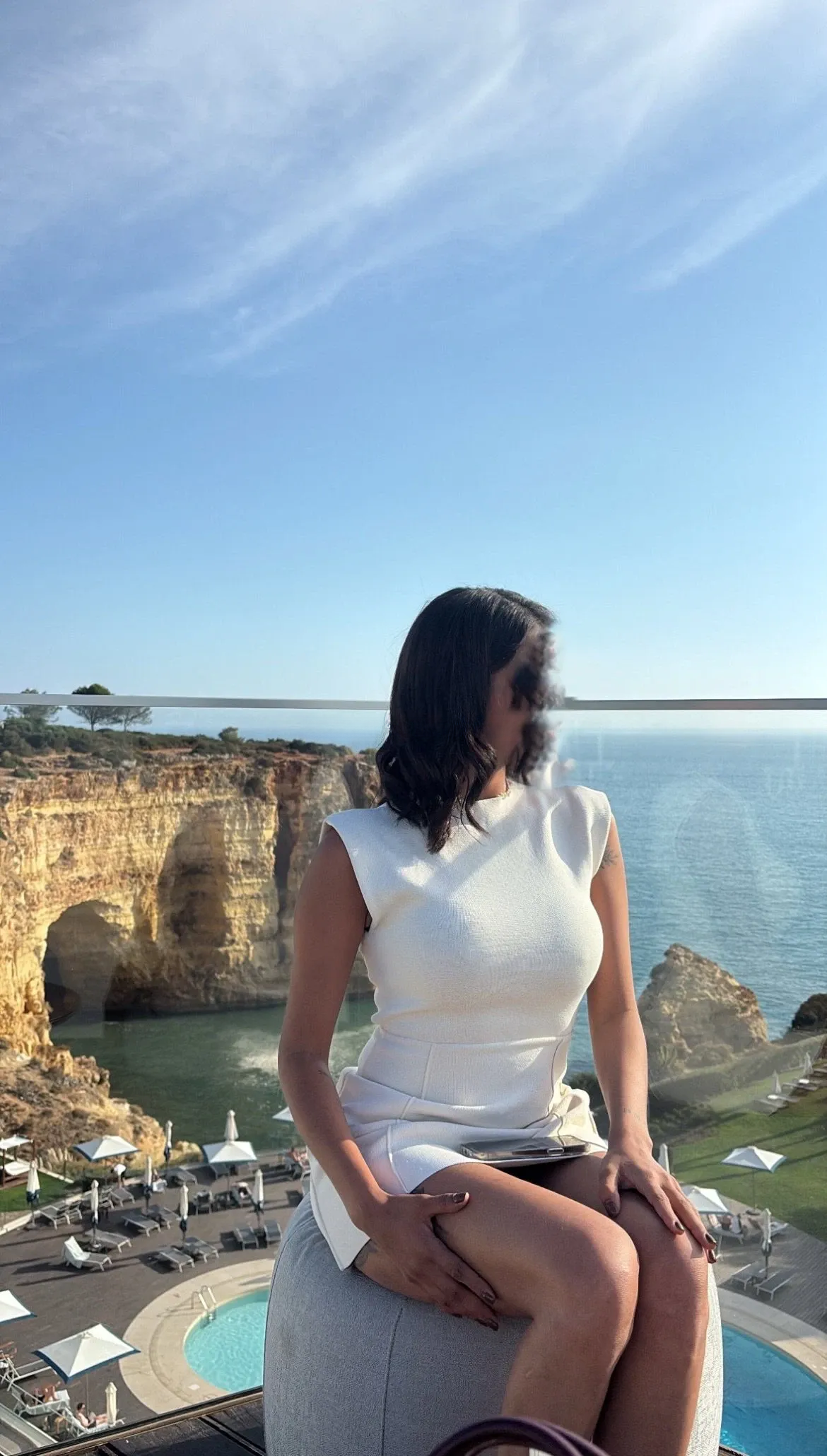 687048898 | REBECA | Escort