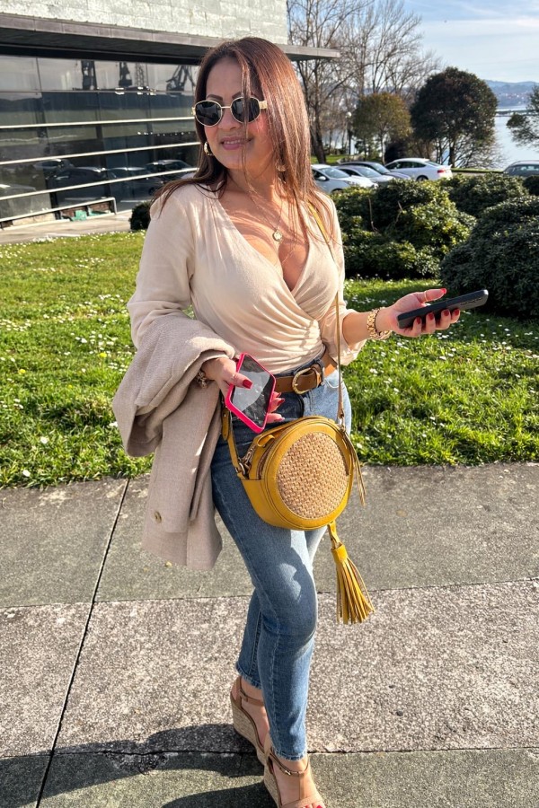 614602528 | EVA | Escort
