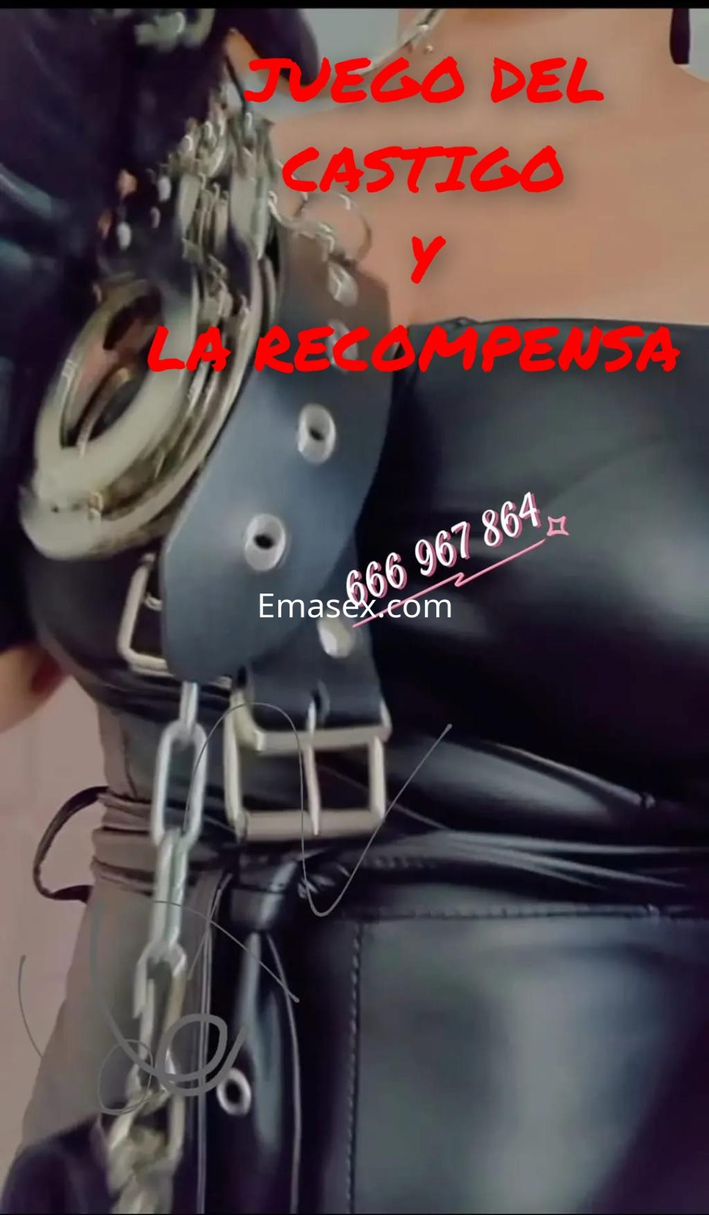 La puta viste un ajustado atuendo de cuero negro, destacando cadenas y accesorios en un ambiente sugestivo en Donosti.