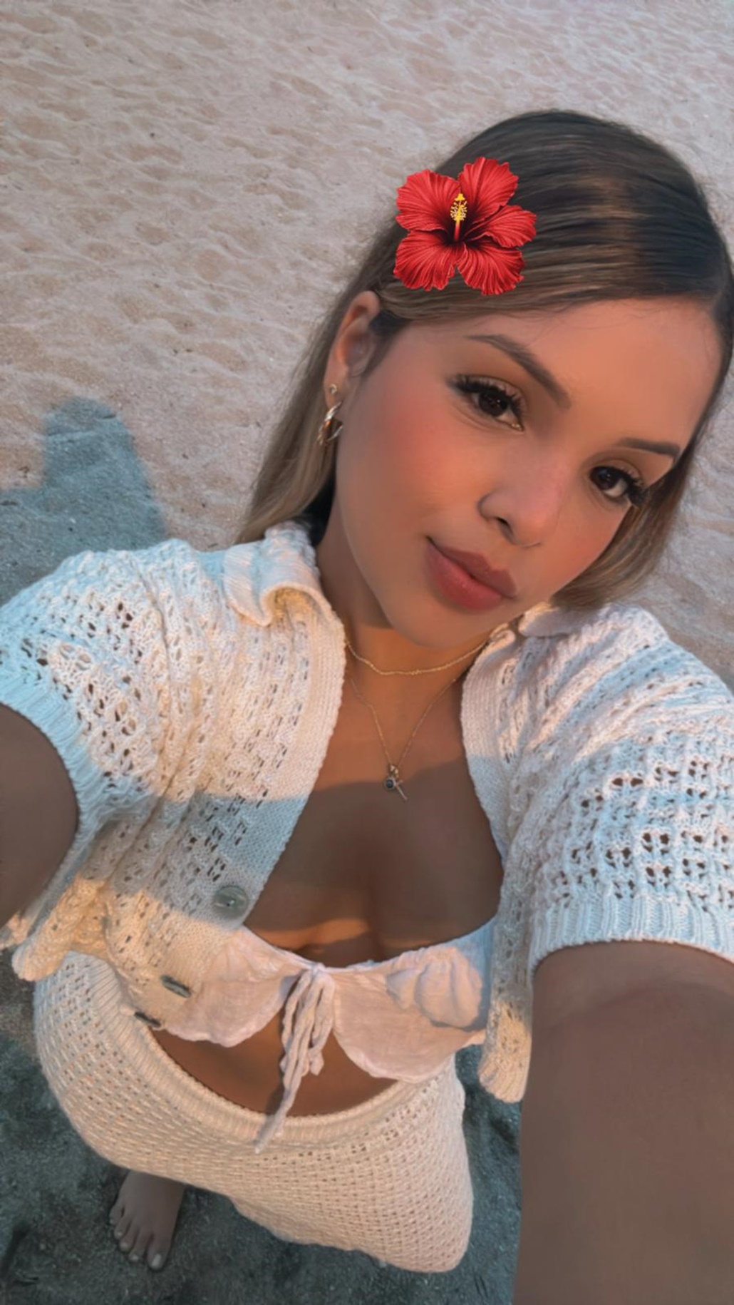 613412928|HILLARY|Chica
