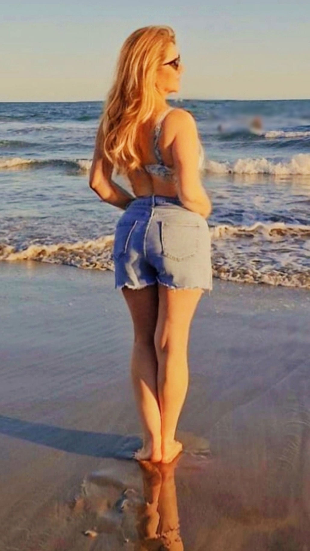 687563911|HELEN|Chica