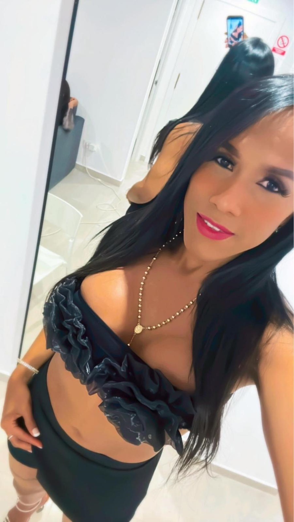 604166572|SOFIA|Transexual