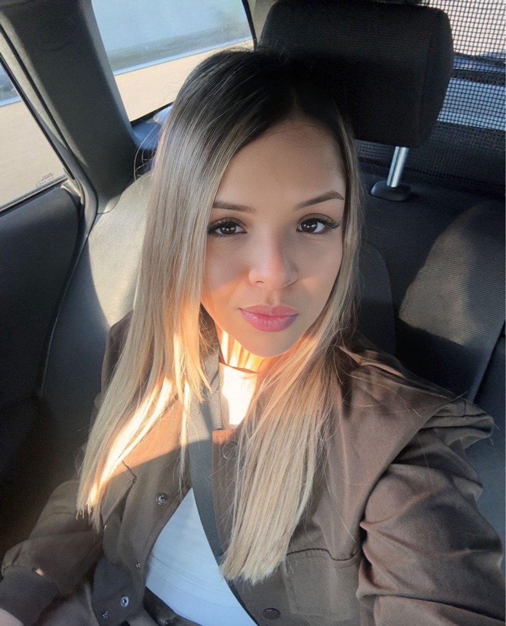 613412928|HILLARY|Chica
