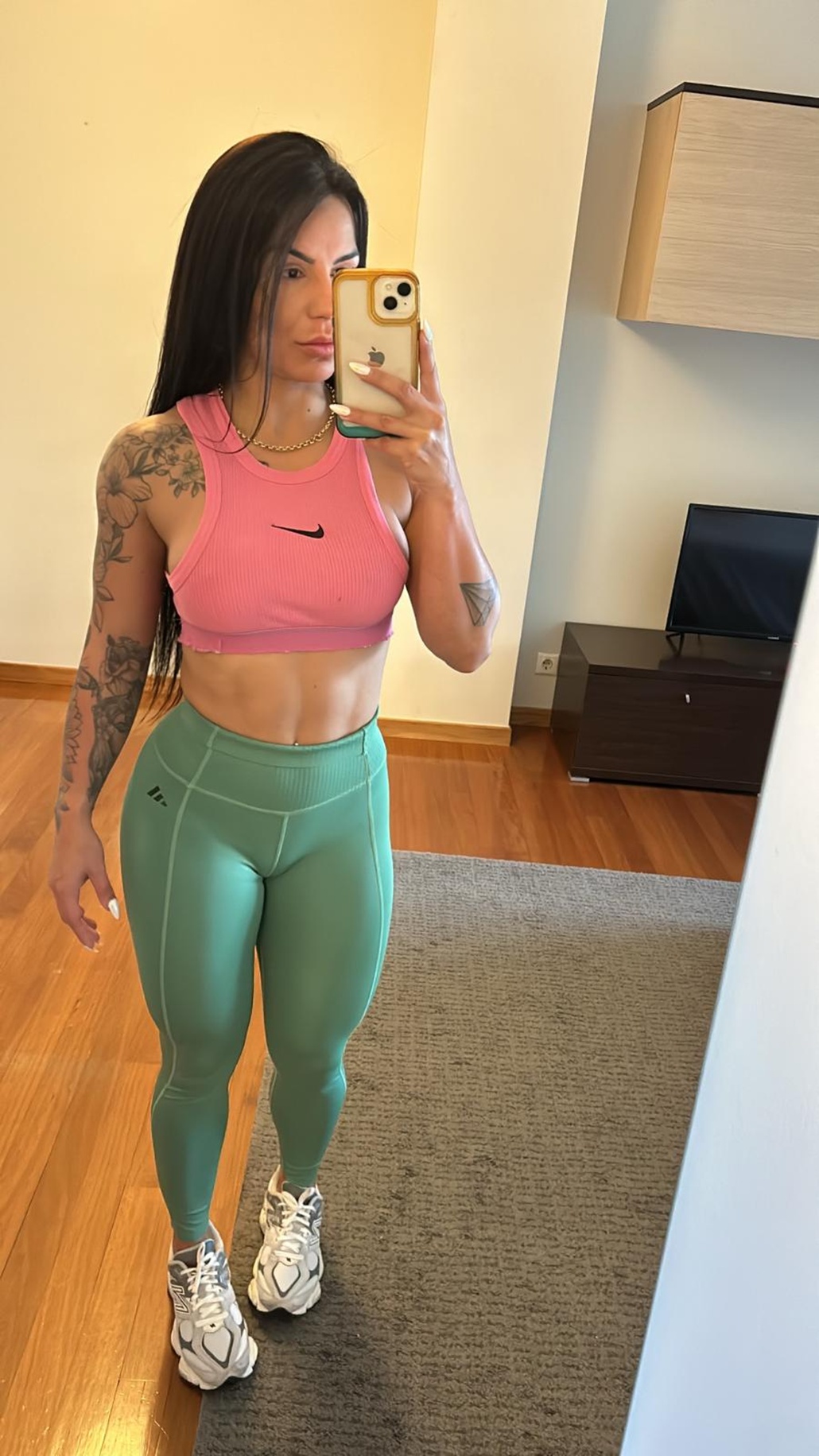 643745082|MIA|Chica