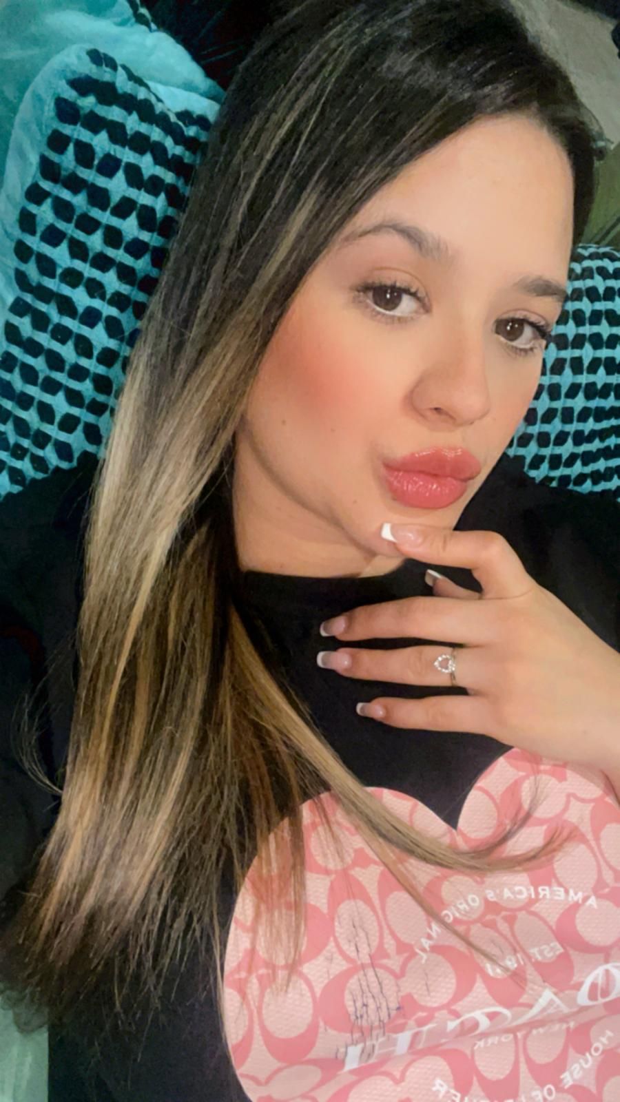 643796479|EVA|Chica