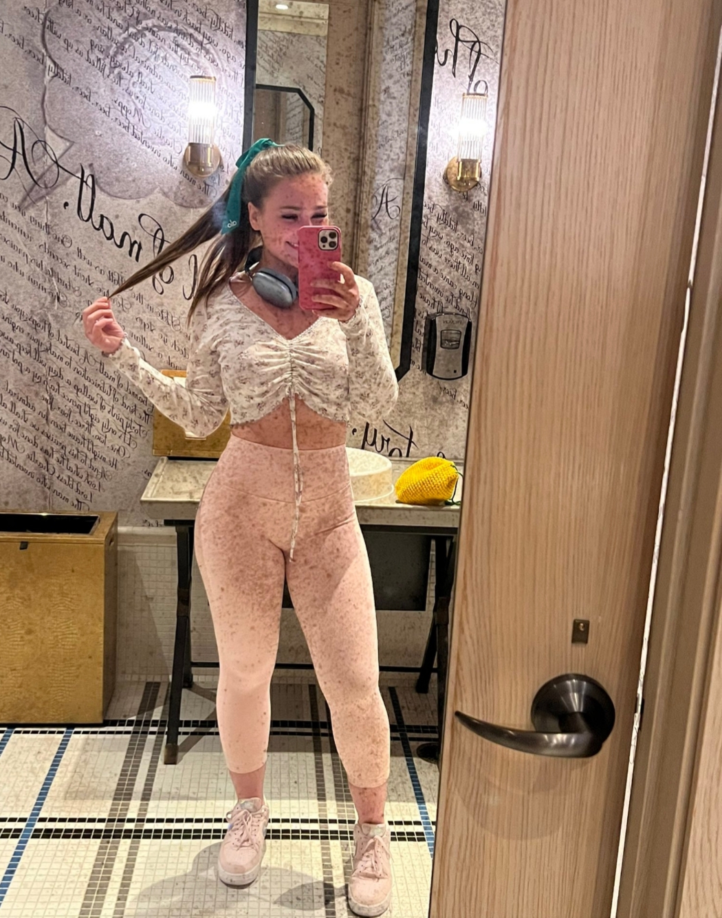 613184521|BERNADETTE|Chica