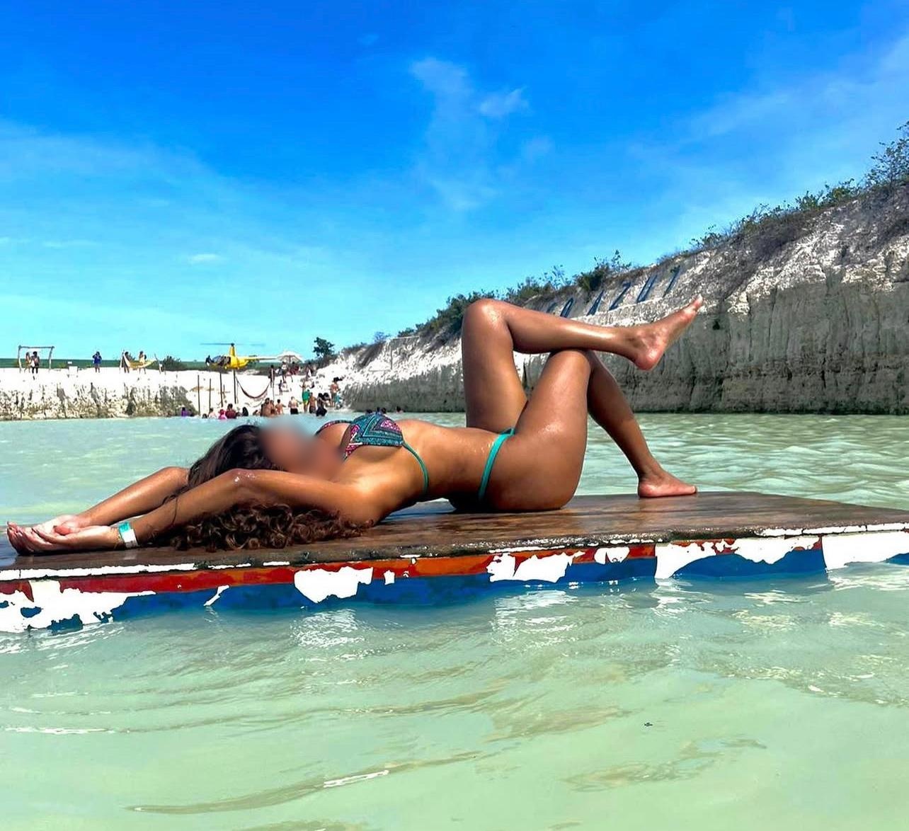 624694100|NAOMI|Chica
