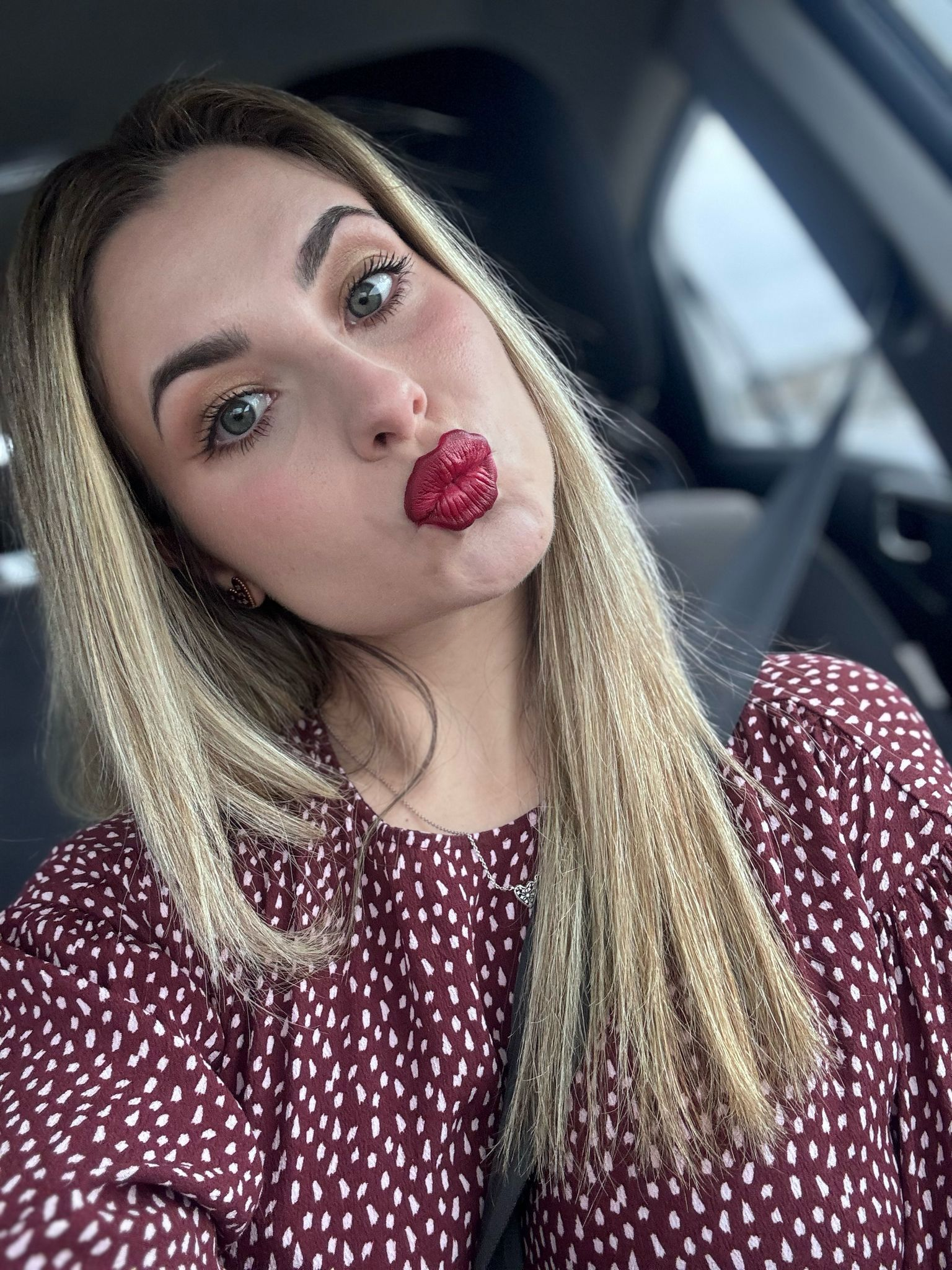 613335902|NATALIA|Chica